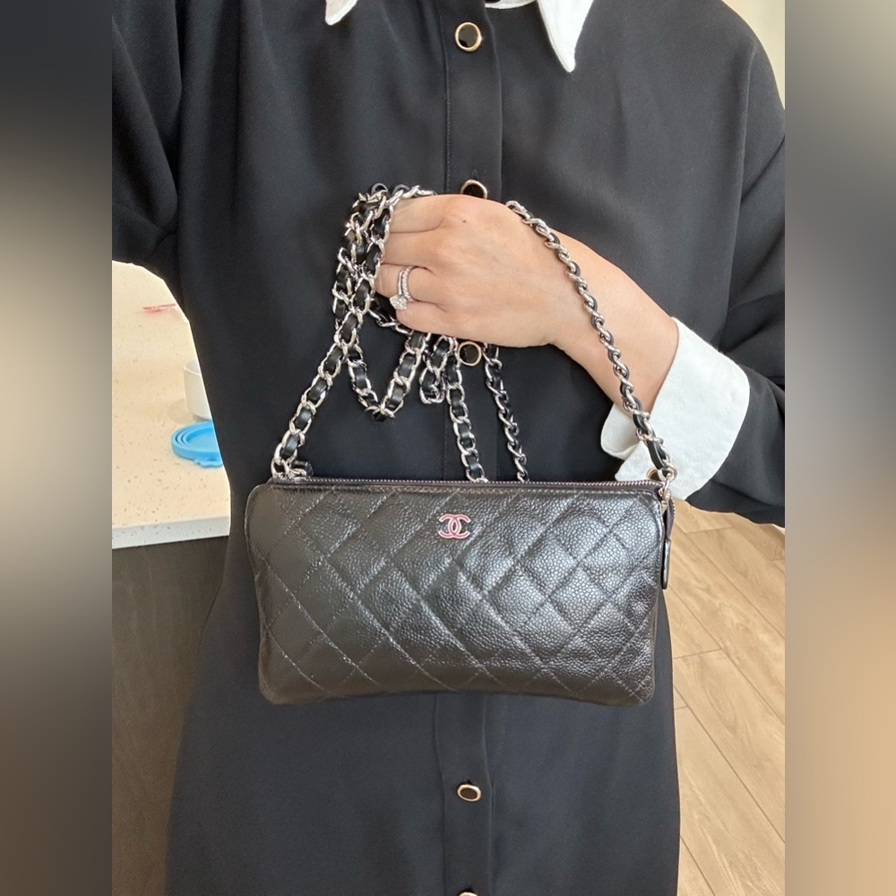 Auth CHANEL Caviar CC Double Pouch Clutch with Non-Branded Leather Strap